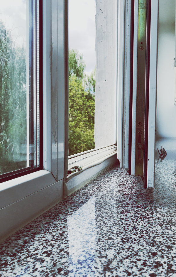 Plastové okno (trojsklo)